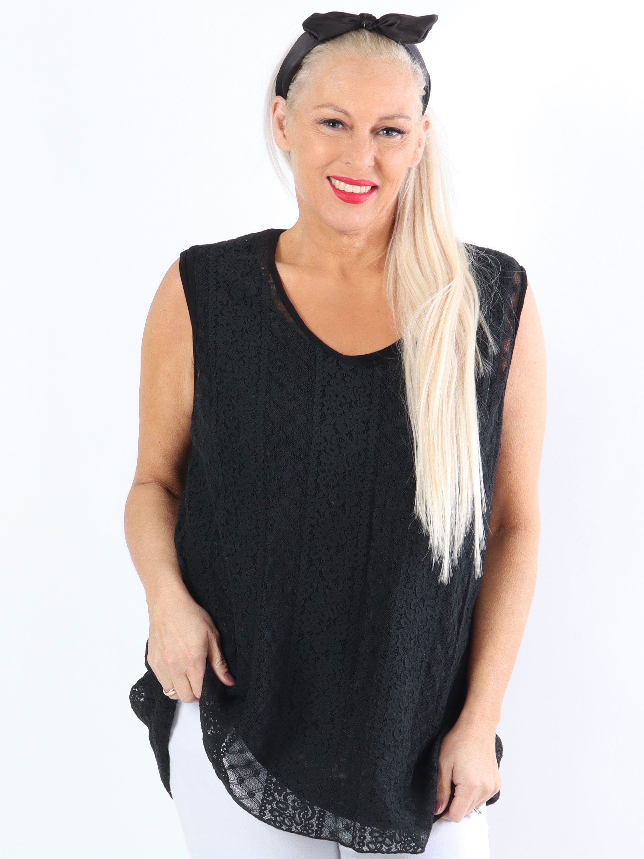 Estala - Söt plus size spetstopp utan ärmar